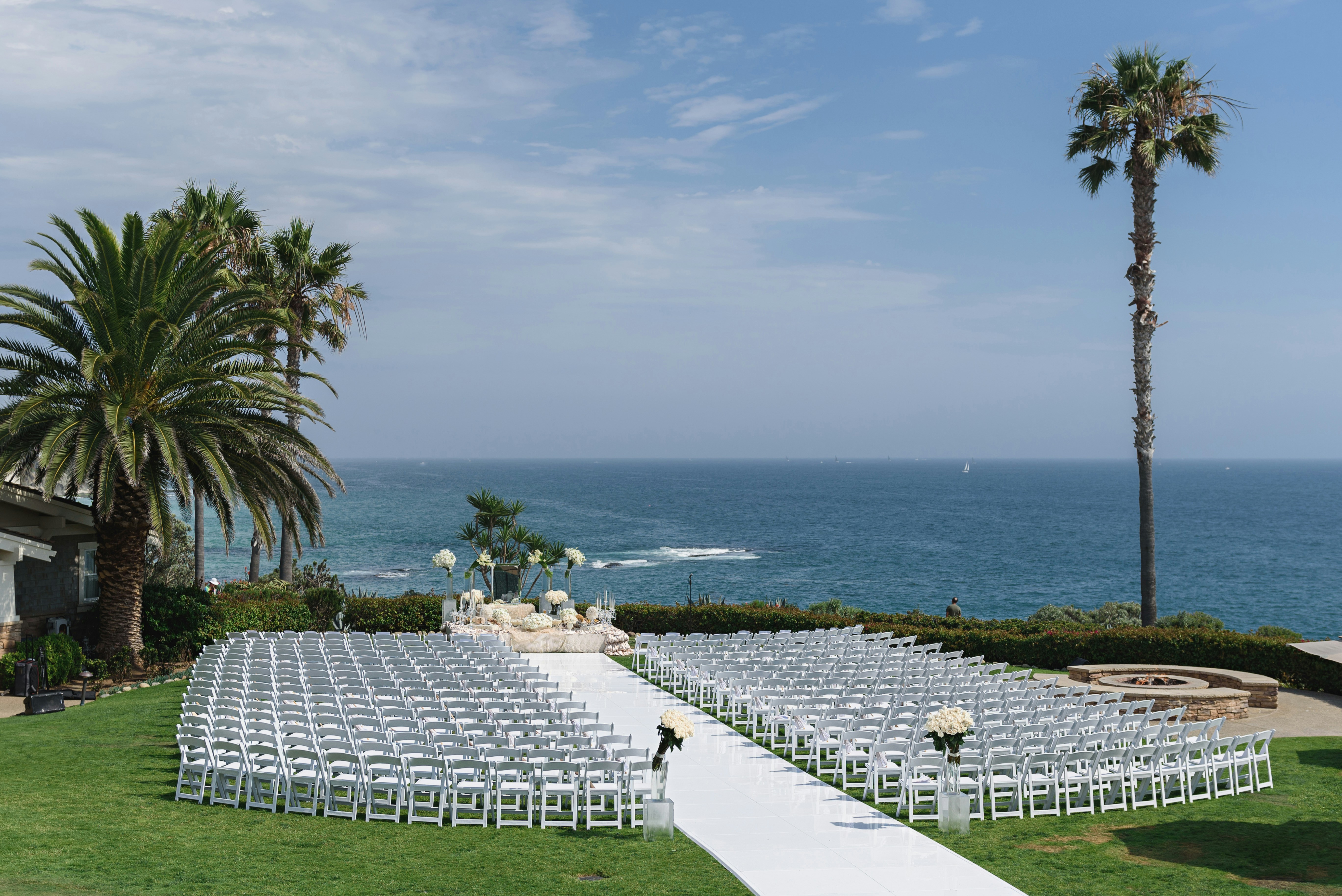 Ceremonia de boda al aire libre con vista al mar