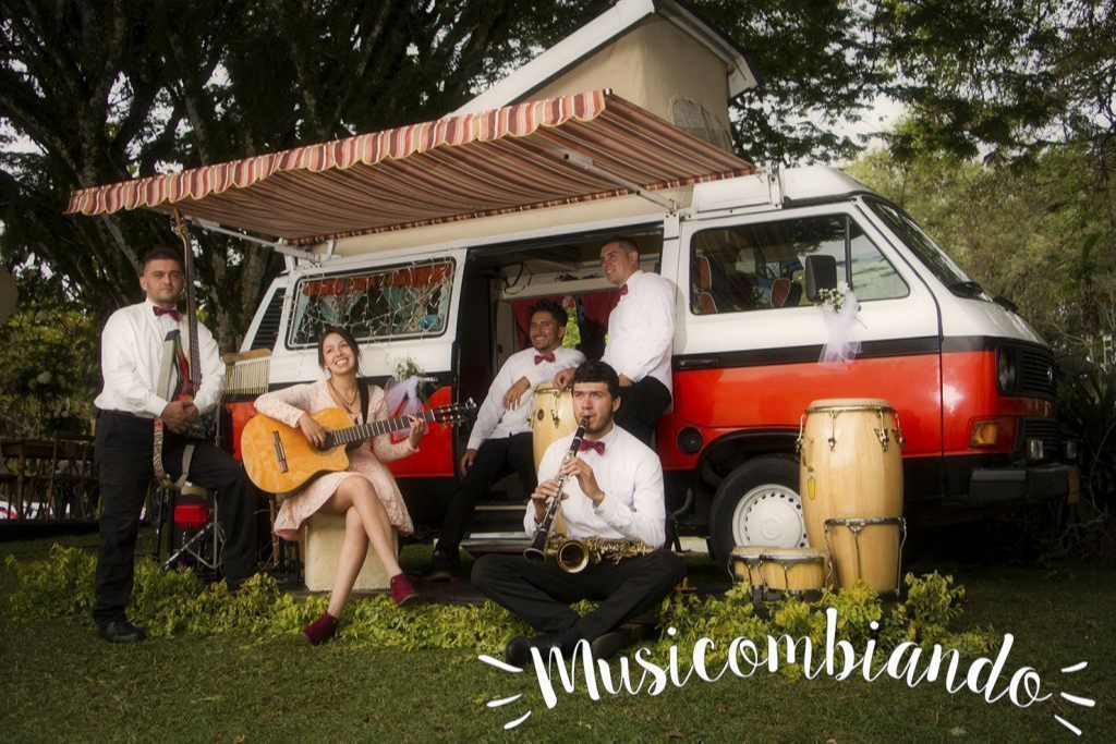 Musicombiando Darly & Juan