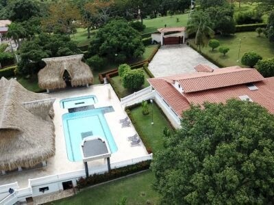 Villa de Oro