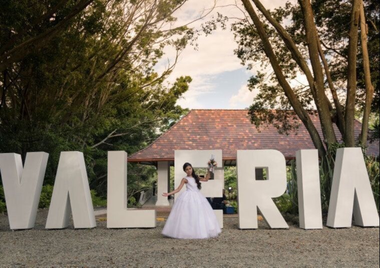 ALQUILER DE LETRAS GIGANTES EN MADERA MEDELLÍN